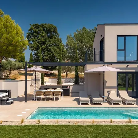 Villa Modern Tia I With Outdoor Pool In Porec *