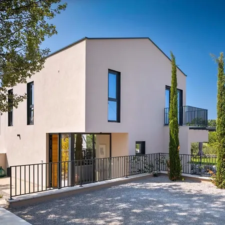 Modern Tia I With Outdoor Pool In Porec *