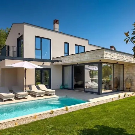 Modern Tia I With Outdoor Pool In Porec
