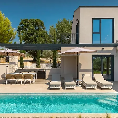 Modern Tia I With Outdoor Pool In Porec Nova Vas (Porec)