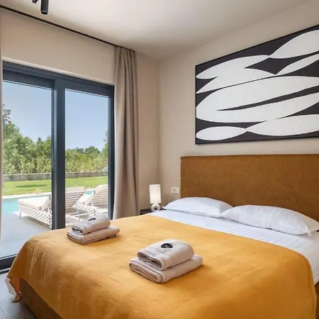 Modern Tia I With Outdoor Pool In Porec Villa Nova Vas (Porec)