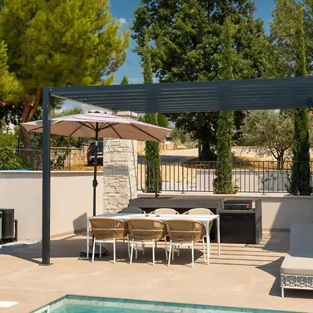 Modern Tia I With Outdoor Pool In Porec Nova Vas (Porec)