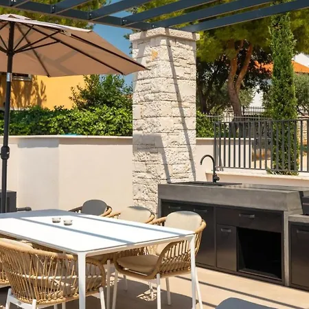 Modern Tia I With Outdoor Pool In Porec Villa
