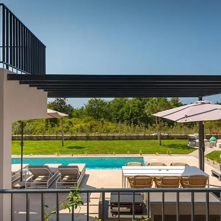 Modern Tia I With Outdoor Pool In Porec Nova Vas (Porec)