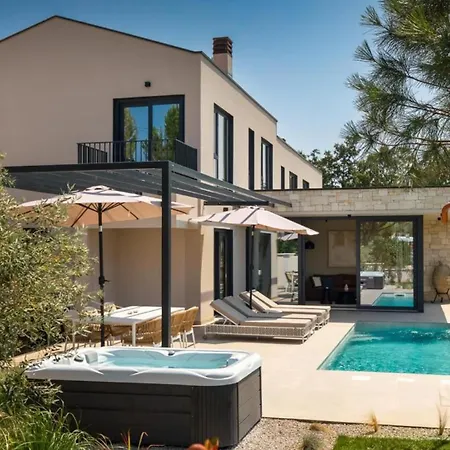 Villa Modern Tia I With Outdoor Pool In Porec *