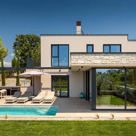 Modern Tia I With Outdoor Pool In Porec *